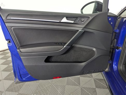 Used 2018 Volkswagen Golf R 4-Door image 17