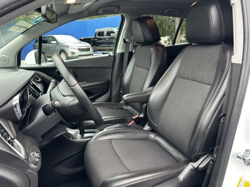 Used 2021 Chevrolet Trax LT w/ LT Convenience Package image 14