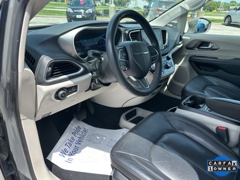Used 2022 Chrysler Pacifica Touring-L image 57