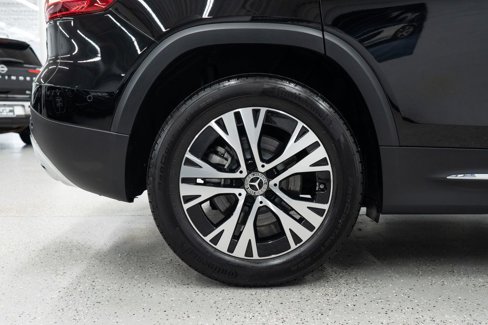 Used 2024 Mercedes-Benz GLB 250 4MATIC w/ Driver Assistance Package image 38