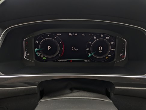 Used 2022 Volkswagen Tiguan SEL R-Line image 2