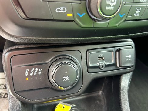 Used 2019 Jeep Renegade Latitude image 22
