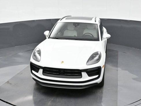 Used 2025 Porsche Macan image 33