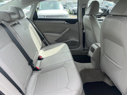 Used 2015 Volkswagen Passat 1.8T Limited Edition image 9