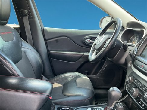 Used 2016 Jeep Cherokee Trailhawk w/ Cold Weather Group image 14