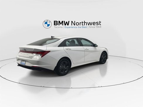 Used 2023 Hyundai Elantra Blue image 3