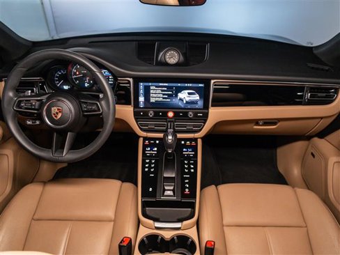 Used 2025 Porsche Macan image 16