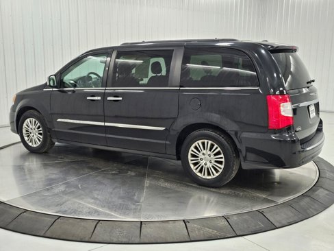 Used 2015 Chrysler Town & Country Touring-L w/ Driver Convenience Group image 31