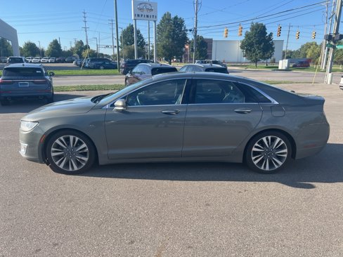 Used 2017 Lincoln MKZ Reserve image 2