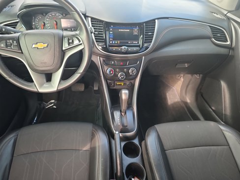 Used 2022 Chevrolet Trax LT w/ LT Convenience Package image 17