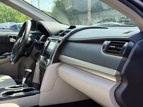 Used 2012 Toyota Camry L image 33