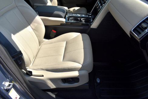 Used 2019 Land Rover Discovery HSE image 30