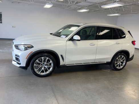 Used 2023 BMW X5 sDrive40i w/ Premium Package image 2