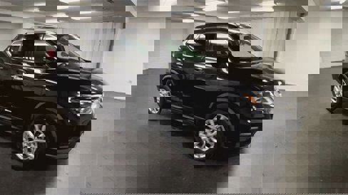 Used 2018 Nissan Rogue SV image 2