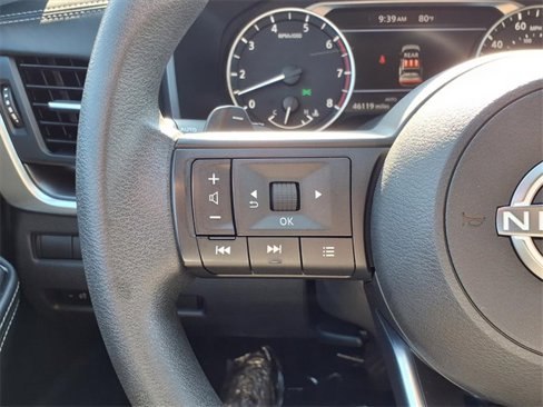 Used 2024 Nissan Rogue SV image 9