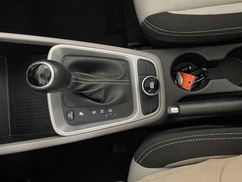 Used 2024 Hyundai Venue SEL image 16