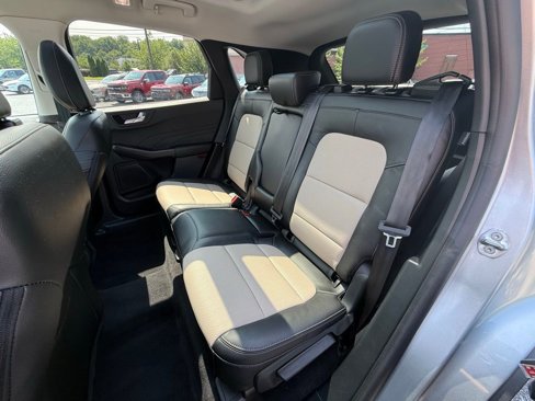Used 2022 Ford Escape Titanium image 28