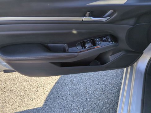 Used 2023 Nissan Altima 2.5 SV image 12