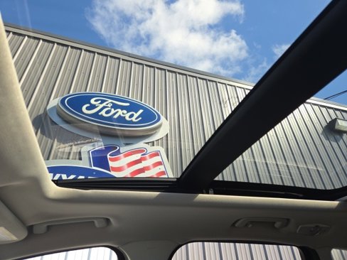 Used 2018 Ford Escape Titanium w/ Ford Safe & Smart Package image 22