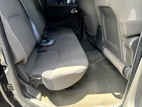 Used 2012 Nissan Frontier SV w/ SV Premium Utility Pkg image 13
