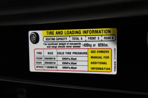 Used 2022 Volvo XC40 T4 Momentum image 30