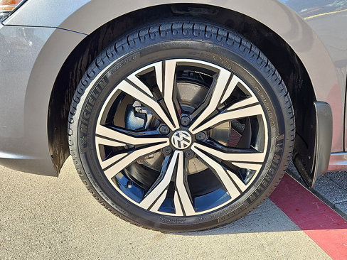 Used 2022 Volkswagen Passat 2.0T SE image 5