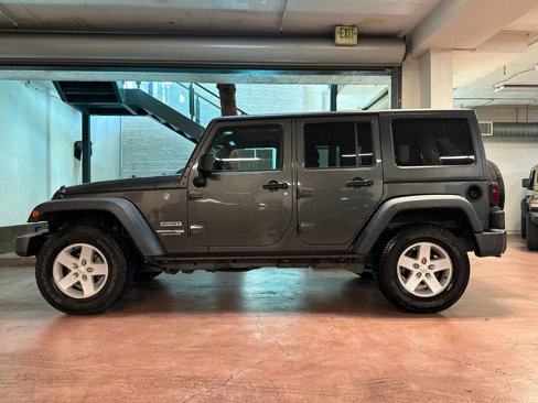 Used 2018 Jeep Wrangler Unlimited Sport S image 2