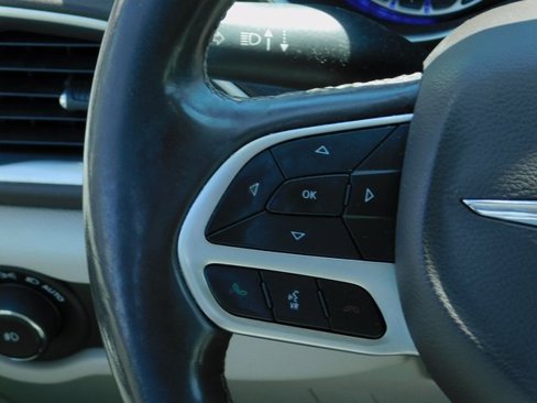 Used 2017 Chrysler Pacifica Touring-L Plus w/ Advanced Safetytec Group image 18