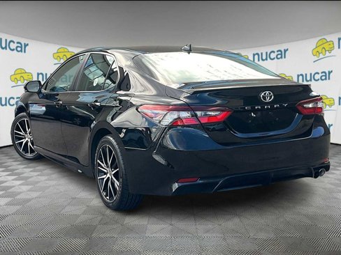 Used 2023 Toyota Camry SE image 4