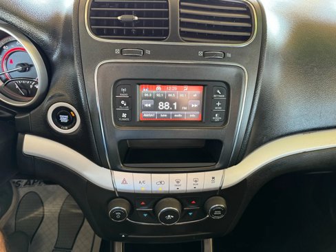 Used 2019 Dodge Journey SE w/ Premium Group image 12