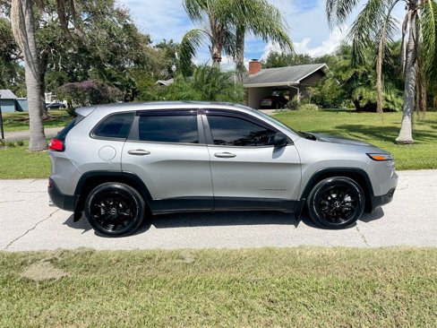 Used 2014 Jeep Cherokee Sport image 5