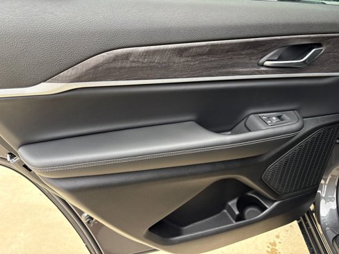 New 2025 Jeep Grand Cherokee L Limited image 12