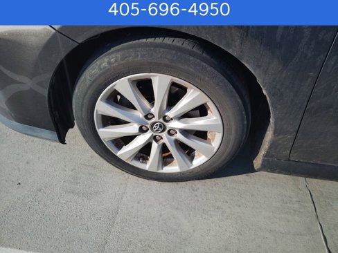 Used 2018 Toyota Camry LE image 5