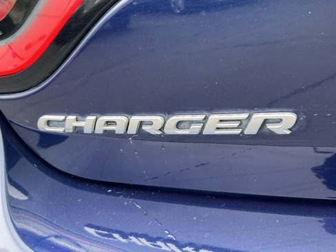 Used 2015 Dodge Charger SXT image 9