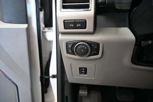 Used 2015 Ford F150 Lariat image 22