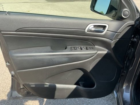 Used 2021 Jeep Grand Cherokee Laredo X image 16