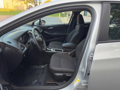 Used 2017 Chevrolet Cruze LS image 13