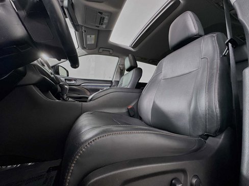 Used 2018 Toyota Highlander Limited image 19