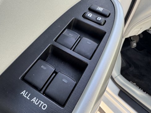 Used 2015 Toyota Prius Three image 12