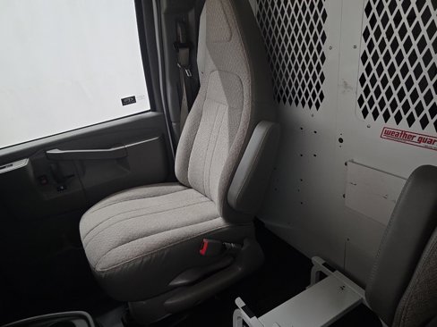 Used 2018 Chevrolet Express 3500 w/ Driver Convenience Package image 29