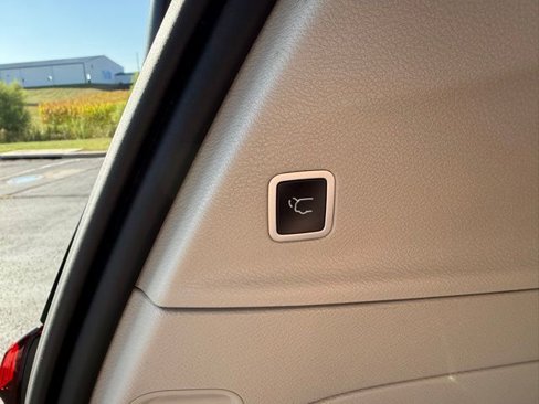 Used 2021 Chrysler Pacifica Touring-L image 10