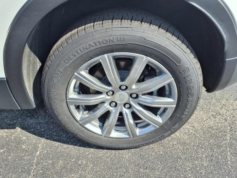 Used 2020 Cadillac XT4 Premium Luxury w/ Cold Weather Package image 27