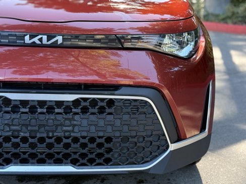 Used 2023 Kia Soul LX w/ LX Technology Package image 3