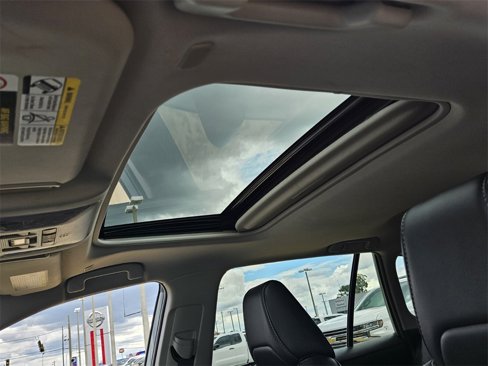 Used 2023 Toyota RAV4 XLE Premium image 3