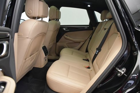 Used 2023 Porsche Macan Turbo image 44