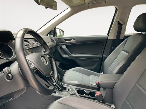Used 2018 Volkswagen Tiguan SE image 16