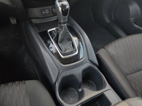 Used 2020 Nissan Rogue S image 26