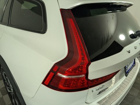 Used 2020 Volvo V60 T5 Cross Country w/ Protection Package Premier image 13