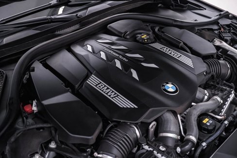Used 2022 BMW 750i xDrive w/ Executive Package image 32