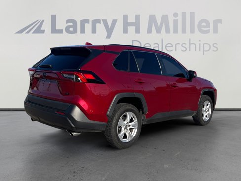 Used 2021 Toyota RAV4 XLE image 5
